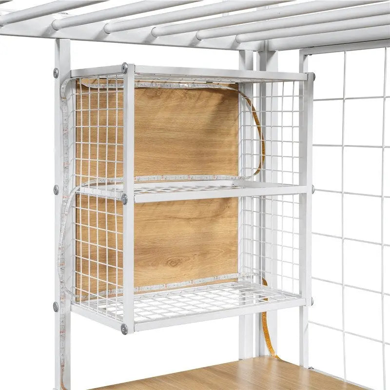 Lit mezzanine avec bureau intégré, armoire et escalier de rangement ; cadre de lit mezzanine en métal avec lumières LED et design en maille métallique.