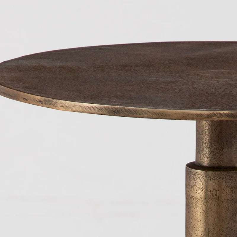 Table d'appoint dorée - 14 L x 22,5 H x 14 P (pouces)