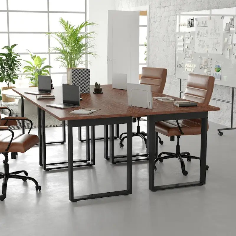 Table de conférence commerciale avec plateau stratifié et piètement en U